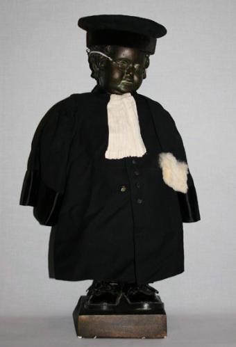 Manneken-Pis in a lawyers' gown