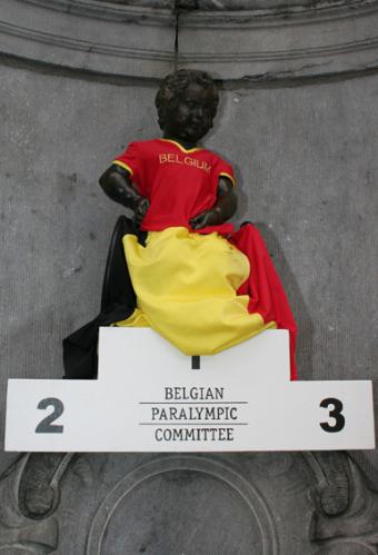 Manneken-Pis honours the Belgian Paralympic Committee