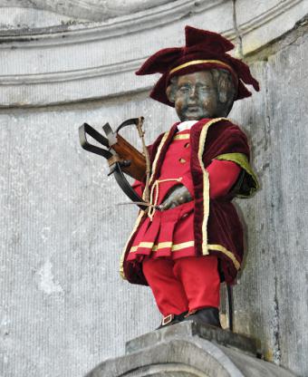 Manneken-Pis as archer of Saint-Georges