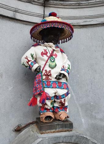 Manneken-Pis on the national holiday of Mexico