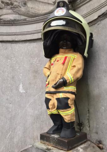 Manneken-Pis as fireman