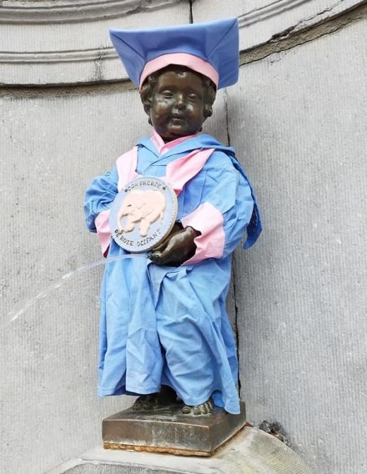 Manneken-Pis dressed in the Pink Elephant Brotherhood