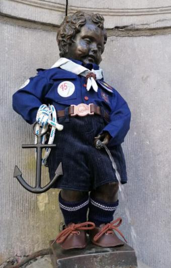 Manneken-Pis and the 75 Sea Scouts