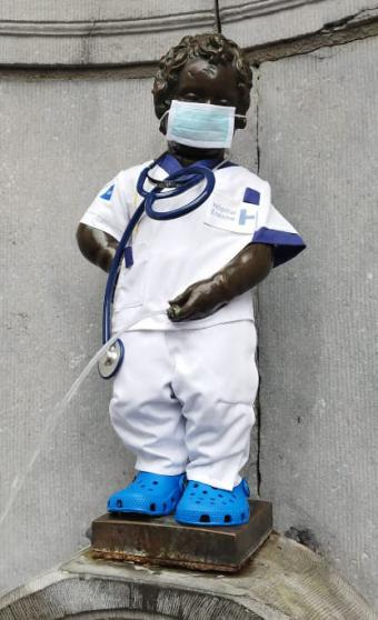 Manneken-Pis and the Symposium on Intensive Care and Emergency Medicine