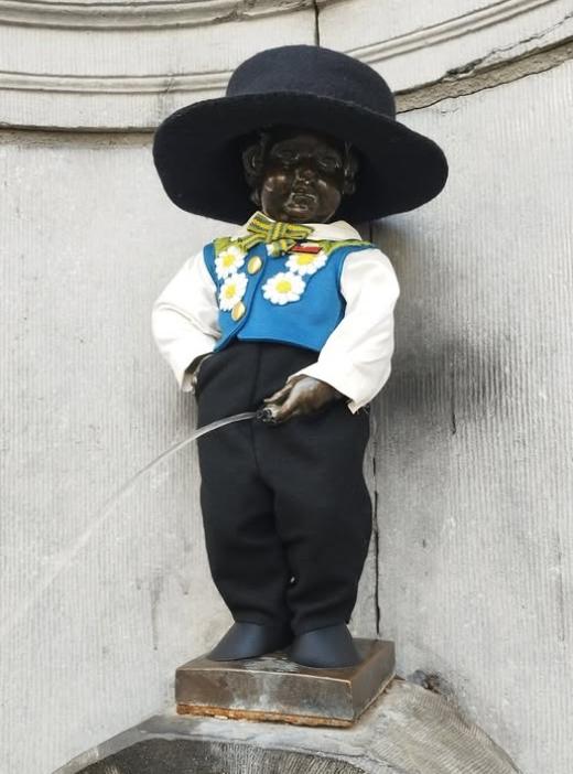 Manneken-Pis celebrates Sweden