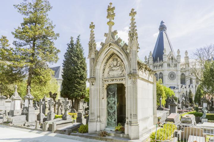 Audio guides for cemetery visitors