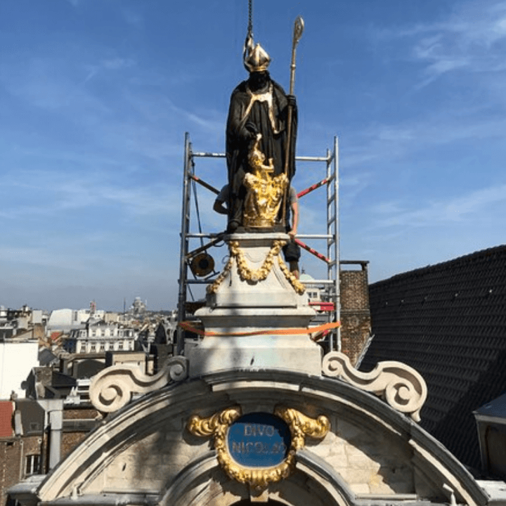 Return of the Saint-Nicholas statue at the Grand-Place