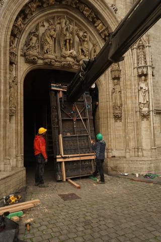 Dismantling of the City Hall gates © Historical Heritage Service